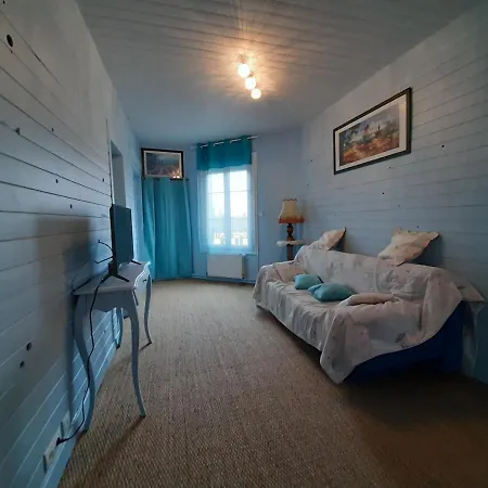 Aux Hirondelles Du Apartment
